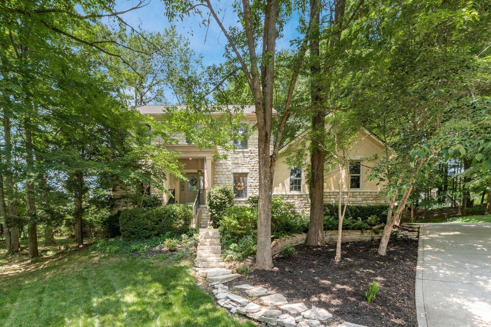 Property Photo:  1828 Bradford Circle  OH 43055 