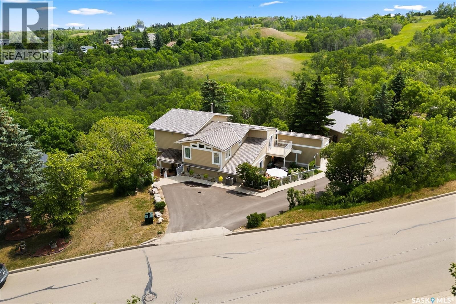 Property Photo: 475 James Street S SK S0G 3C0