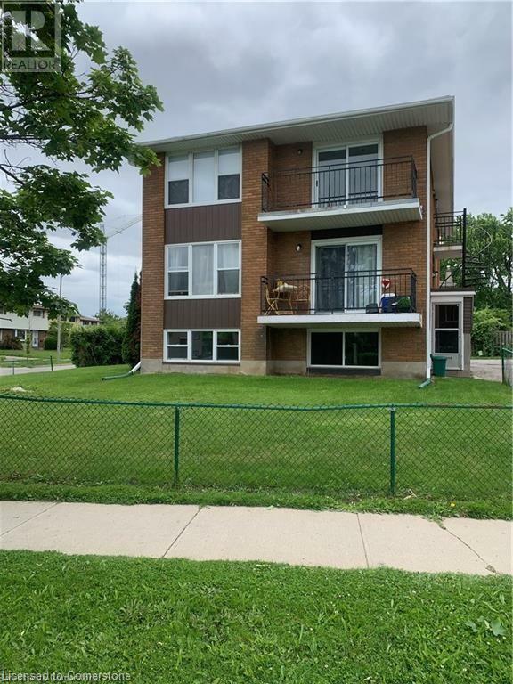 Property Photo:  6 Elmsdale Drive 1  ON N2E 1H6 