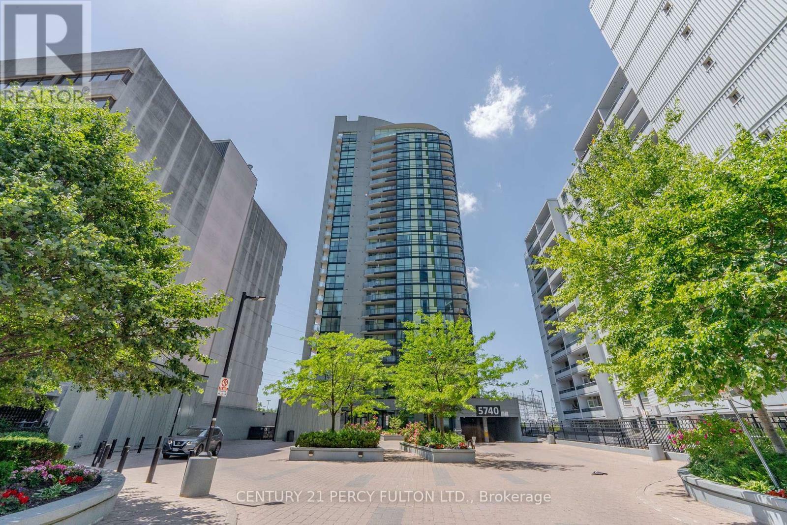 Property Photo: 5740 Yonge Street 205 ON M2M 0B1