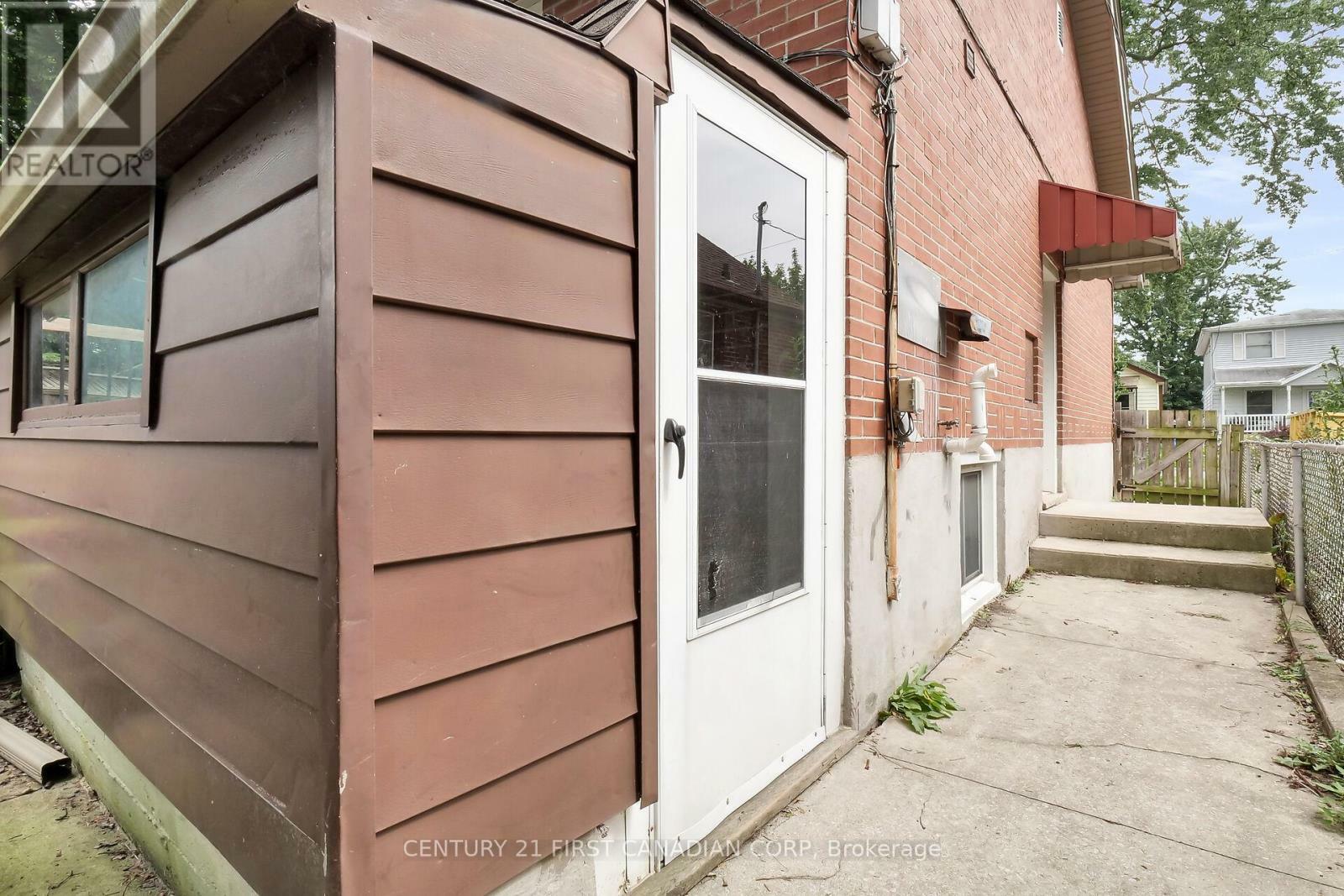 Property Photo: 454 Salisbury Street Lower ON N5Y 3B2