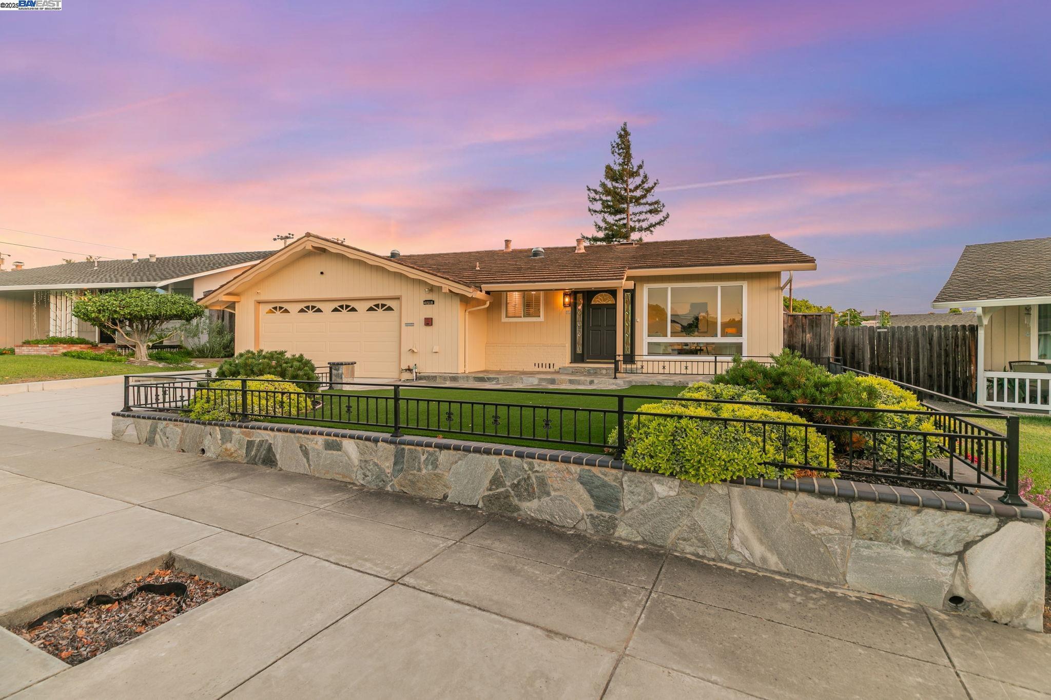 Property Photo: 41519 Apricot Ln CA 94539