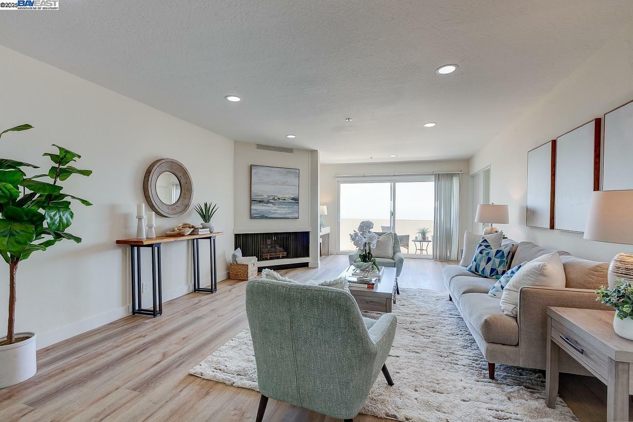 Property Photo: 1001 Shoreline Dr 301 CA 94501