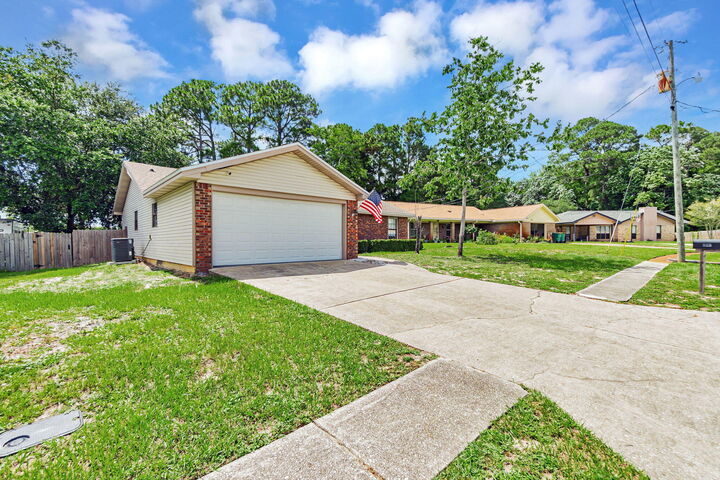 Property Photo: 225 Seville Circle FL 32569
