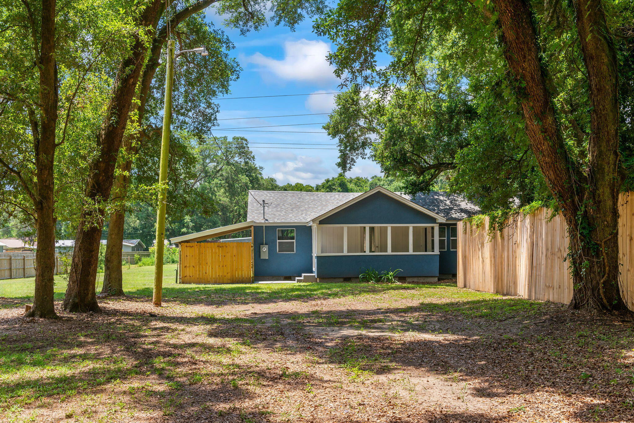 Property Photo: 2833 Indiana Avenue FL 32526