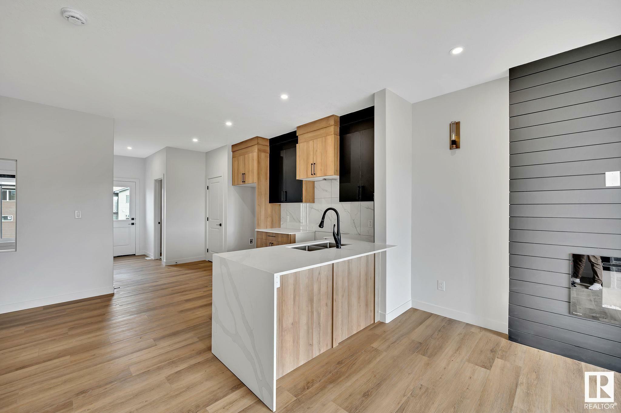 252 24 Street NW  Edmonton AB T6X 3J1 photo