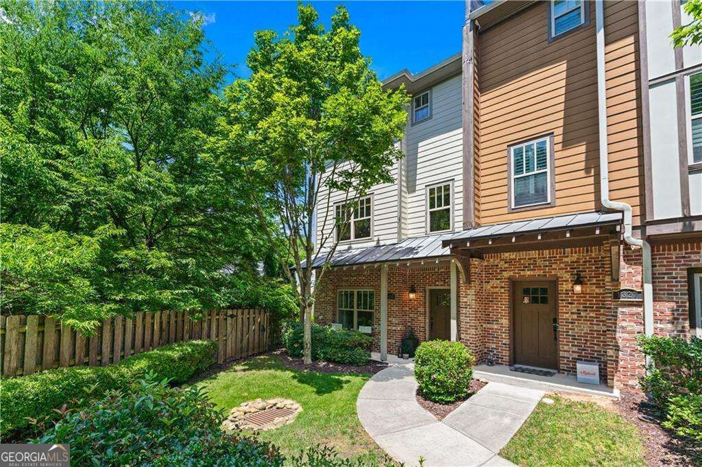Property Photo: 1325 Oakview Road GA 30030