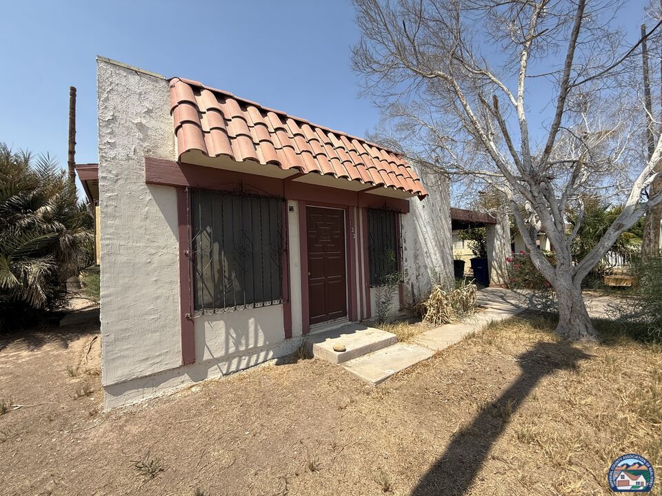 Property Photo: 133 Camarena Ct CA 92231