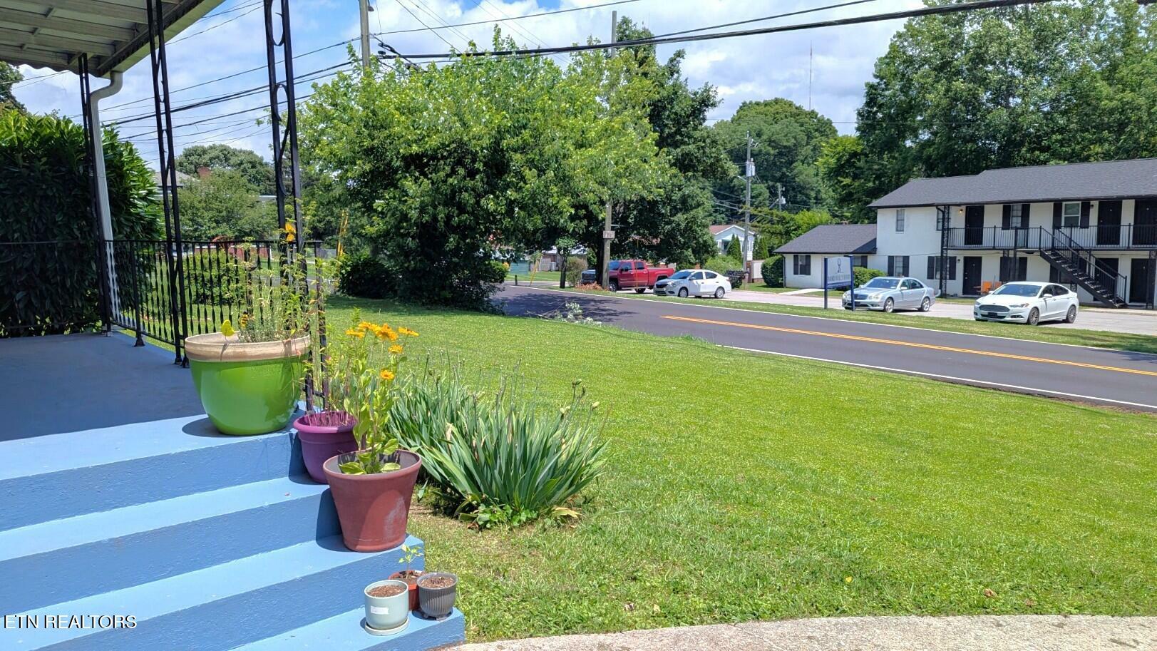 Property Photo: 915 E Inskip Drive TN 37912