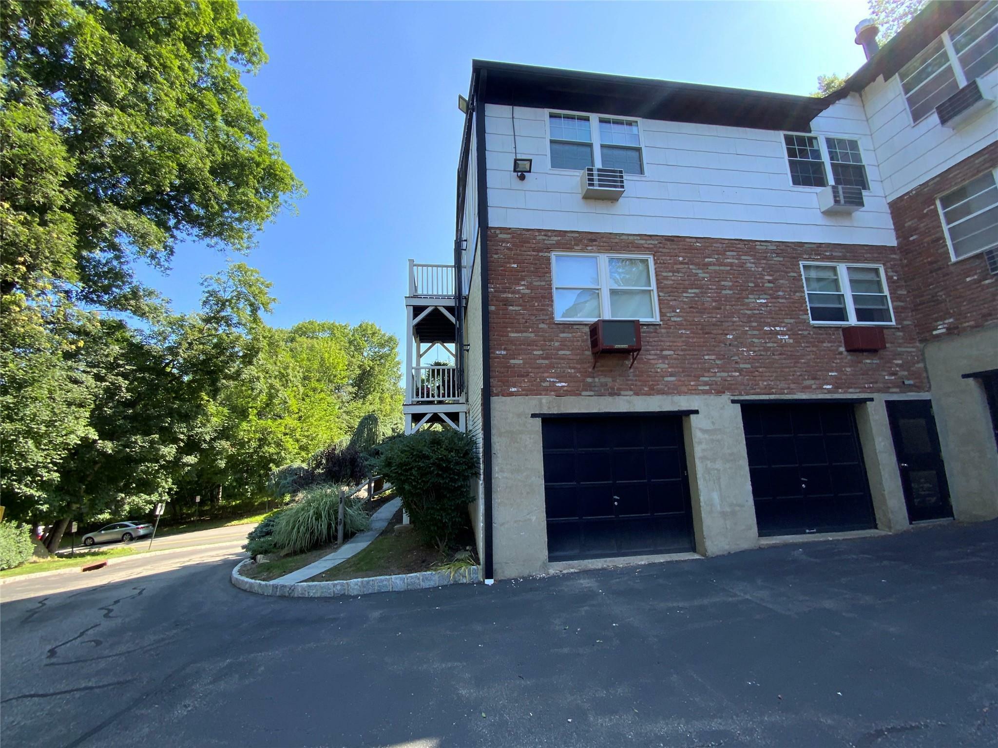 Property Photo:  31 Parkside Drive 31  NY 10901 