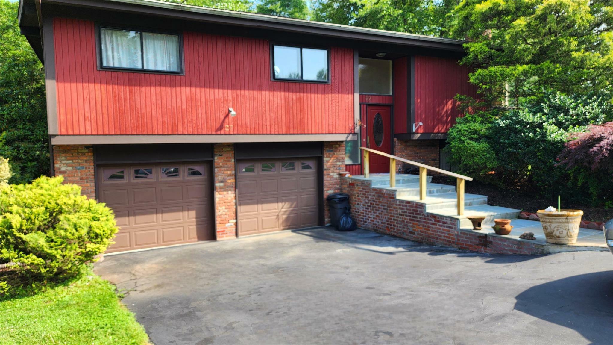 Property Photo: 27 Maiden Lane NY 10956