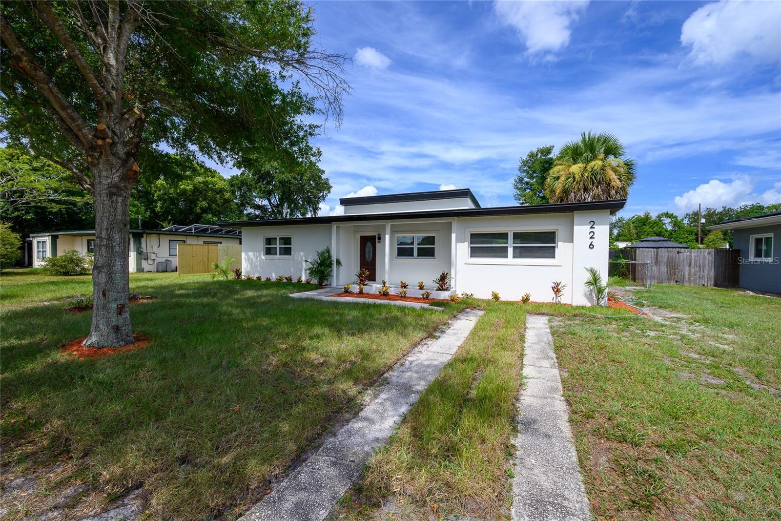 Property Photo: 226 Palmyra Drive FL 32807