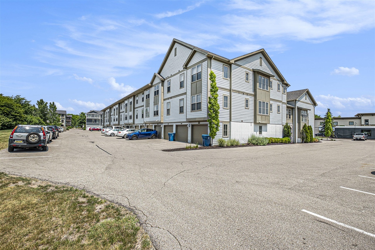 Property Photo: 2005 Celadon Drive 12 MI 49525-3923