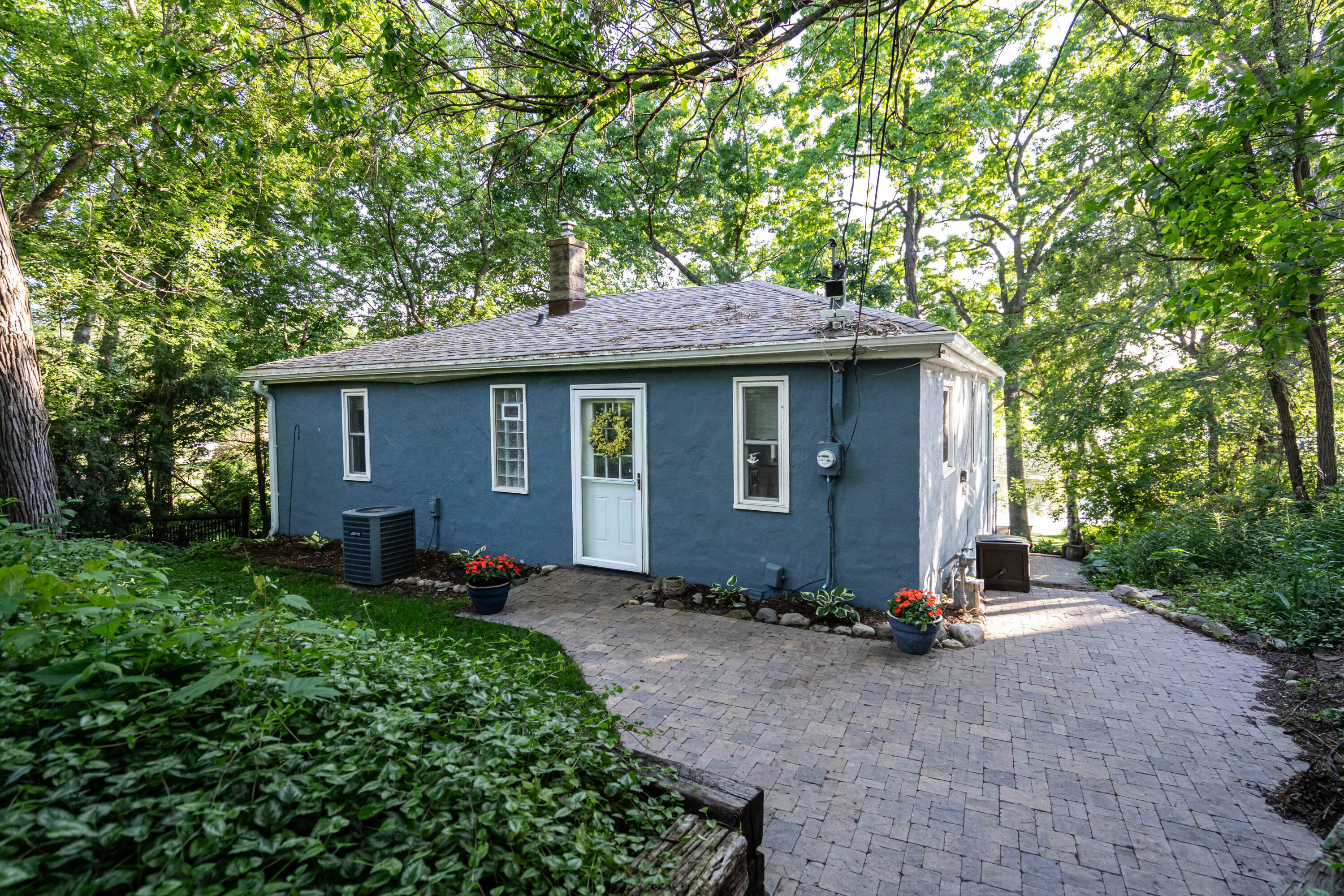 Property Photo:  S107w34898 S Shore Dr  WI 53149 