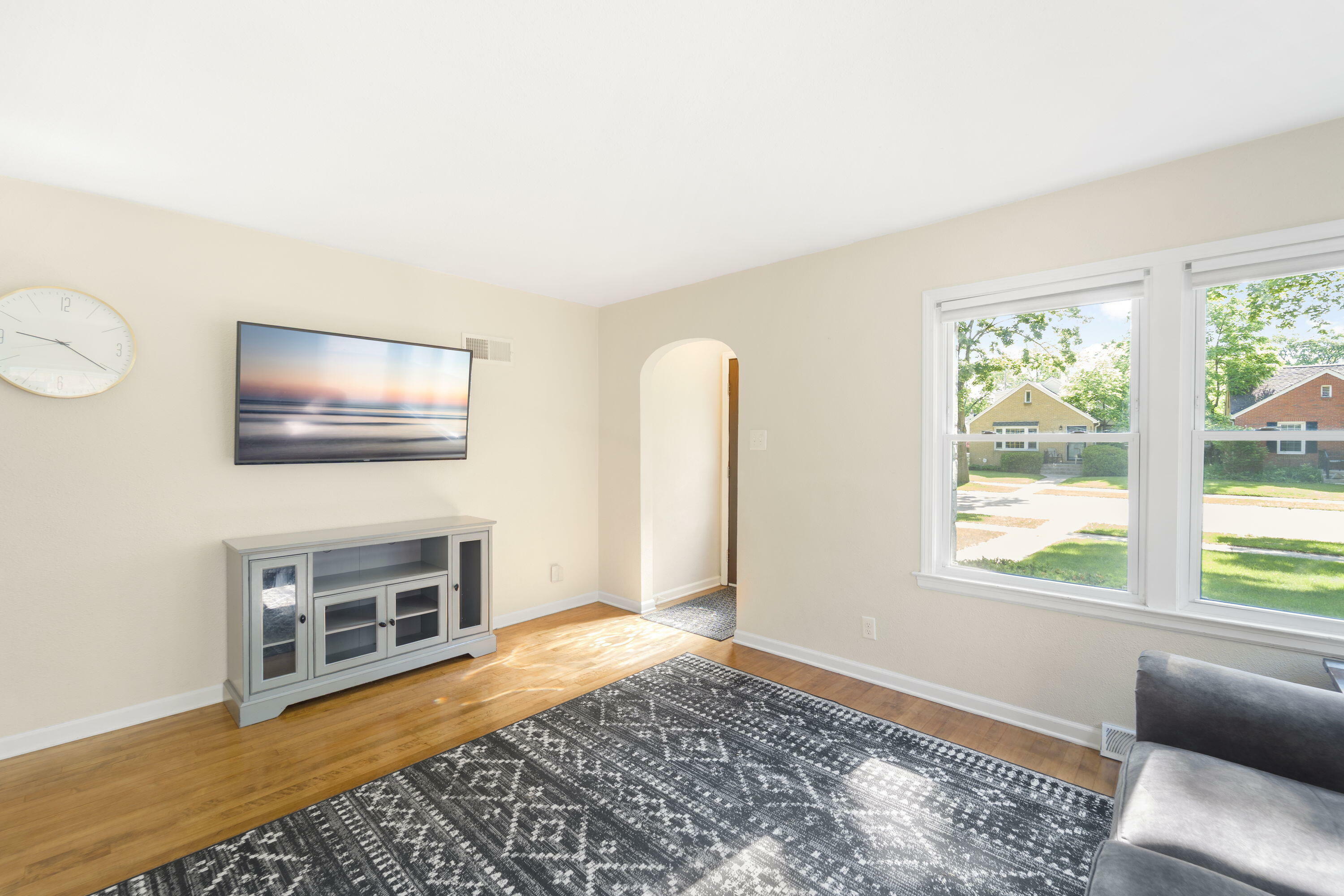 Property Photo: 5711 N Braeburn Ln WI 53209
