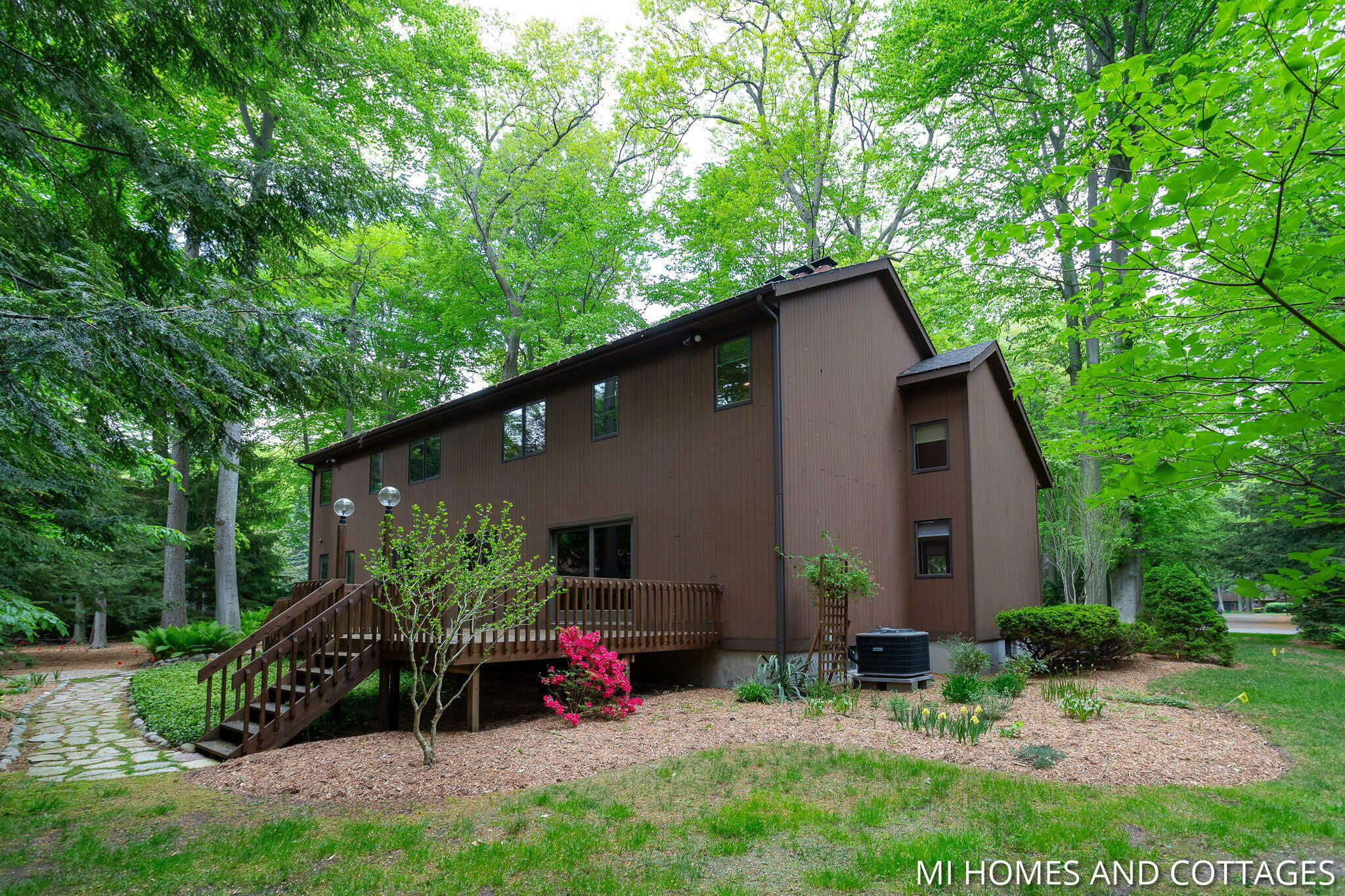 Property Photo: 1220 Oakhampton Road MI 49424
