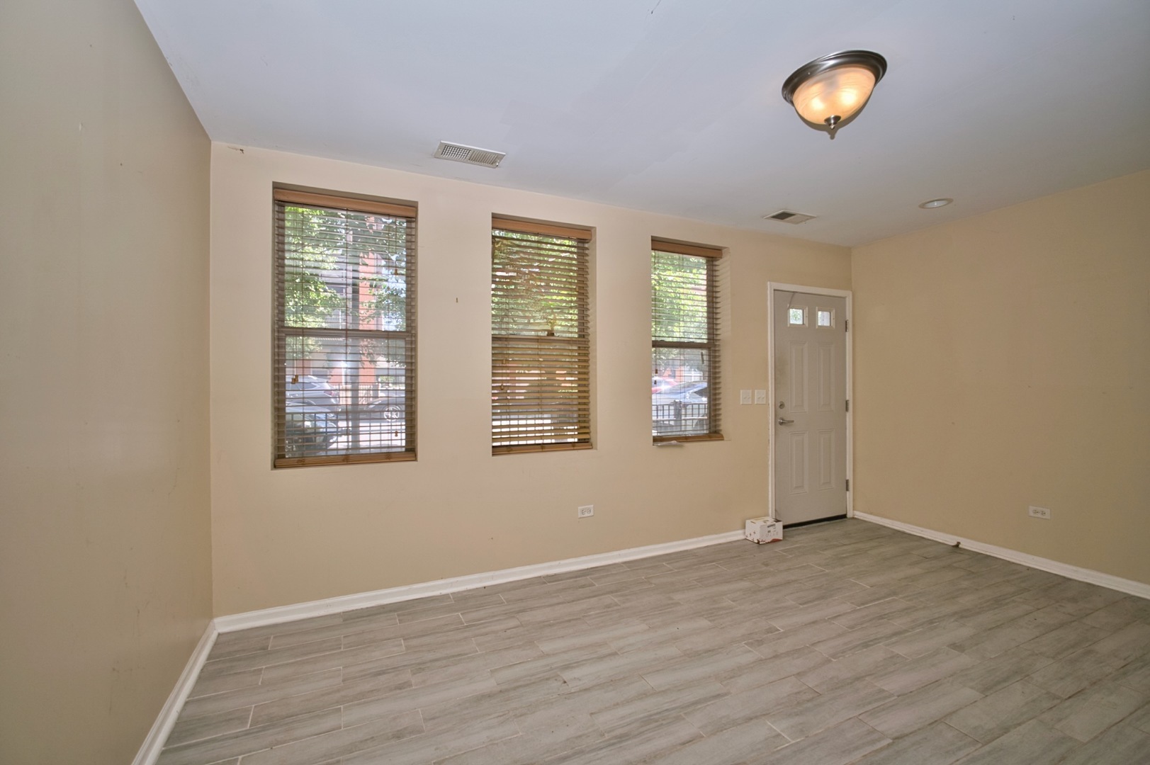 Property Photo: 353 E Eastgate Place IL 60616