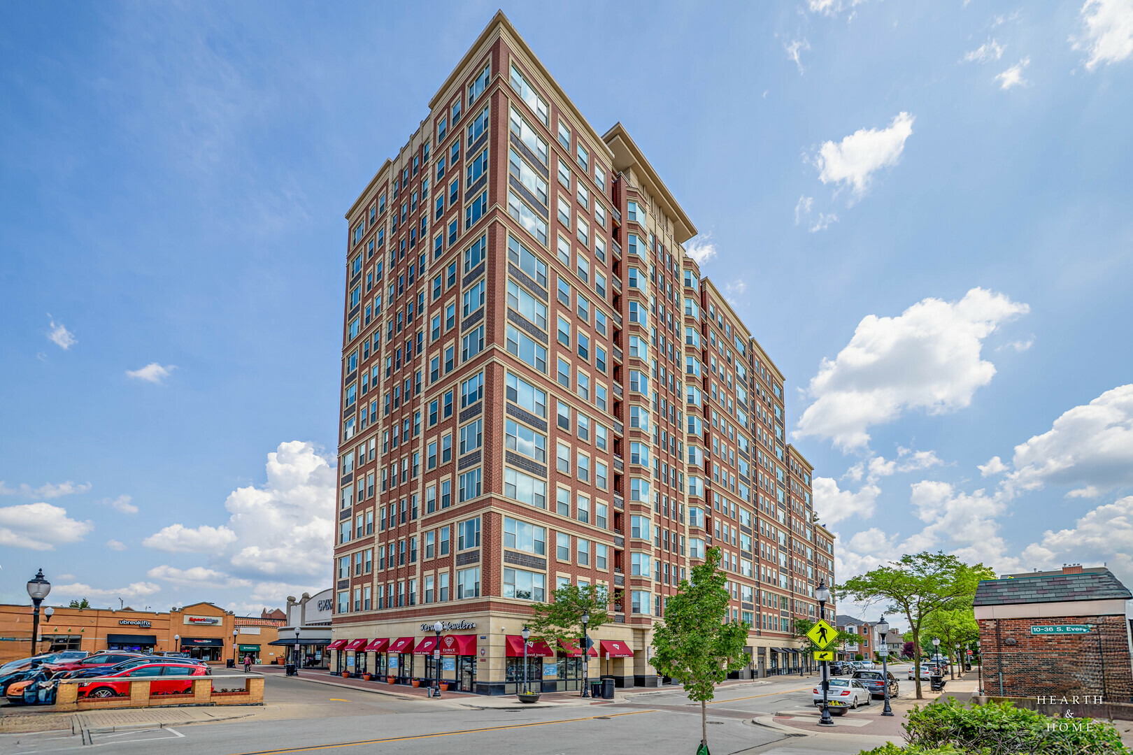 Property Photo: 77 S Evergreen Avenue 1103 IL 60005
