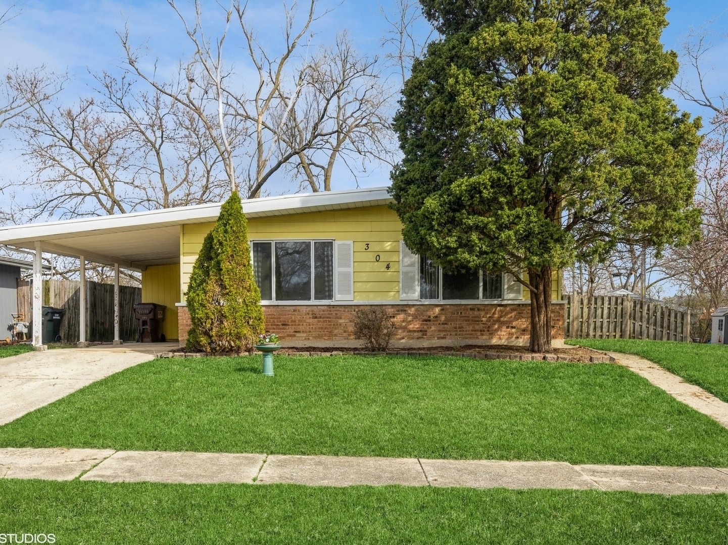 Property Photo: 304 Seneca Street IL 60466