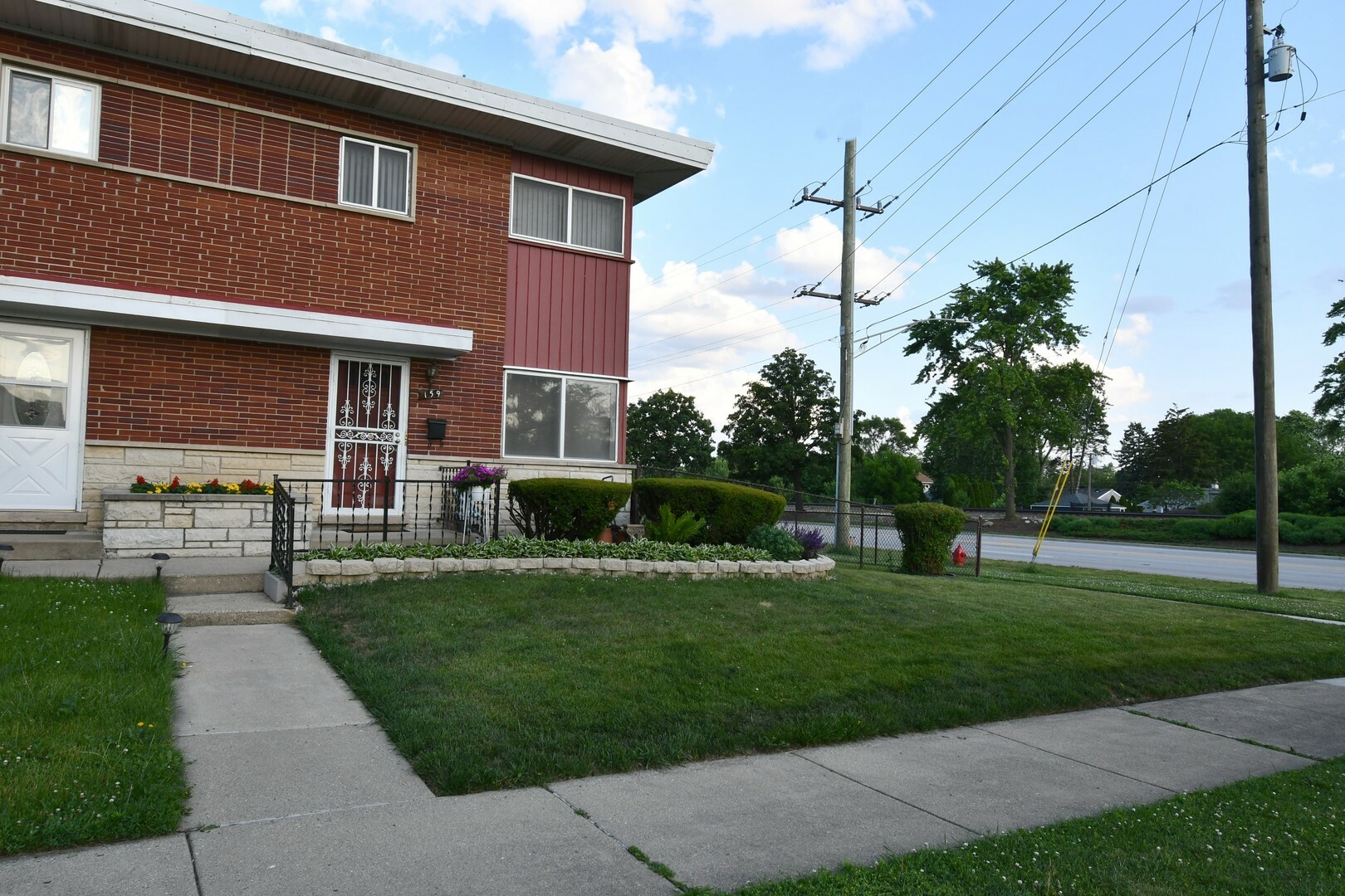 Property Photo: 159 Village Court IL 60016