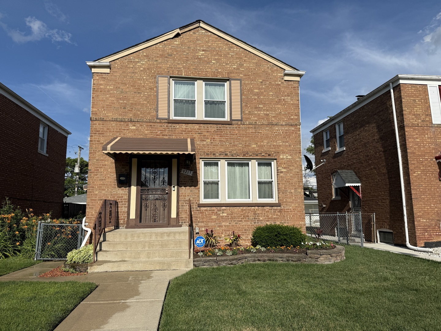 Property Photo:  
