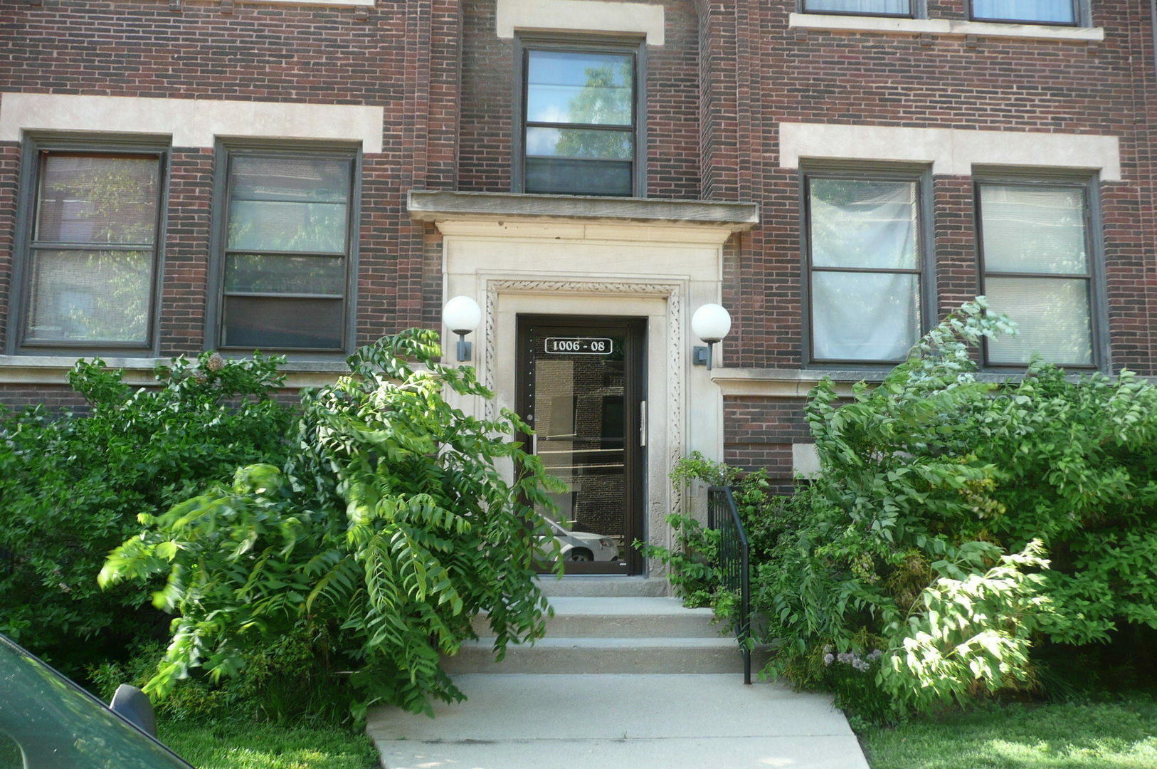 Property Photo: 1006 E 54th Street J-2 IL 60615
