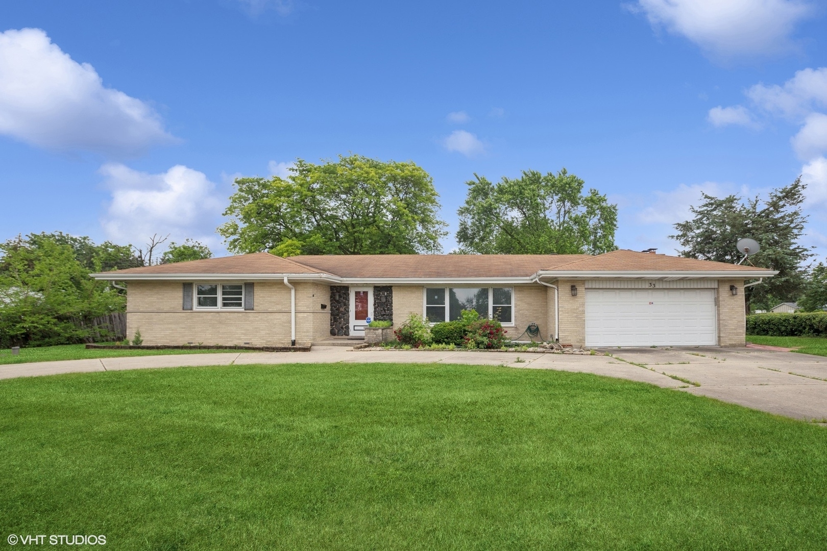 Property Photo: 33 W Wise Road IL 60193