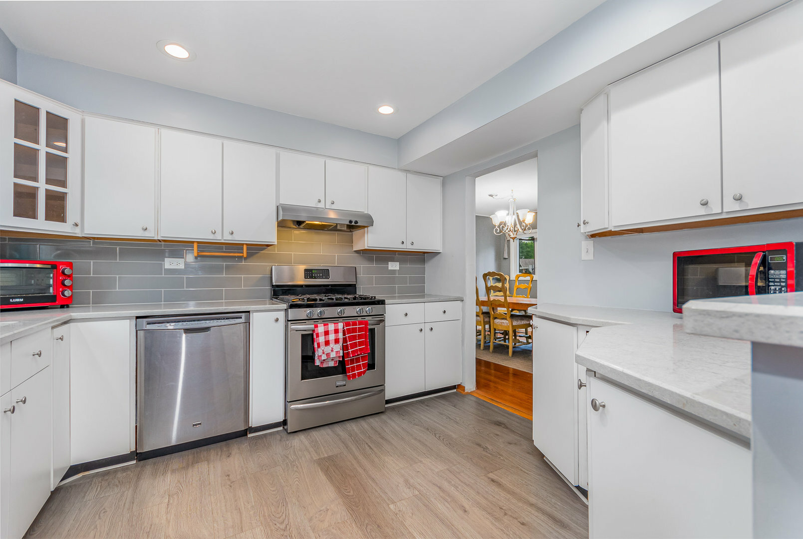 Property Photo:  413 Northshore Drive  IL 60060 