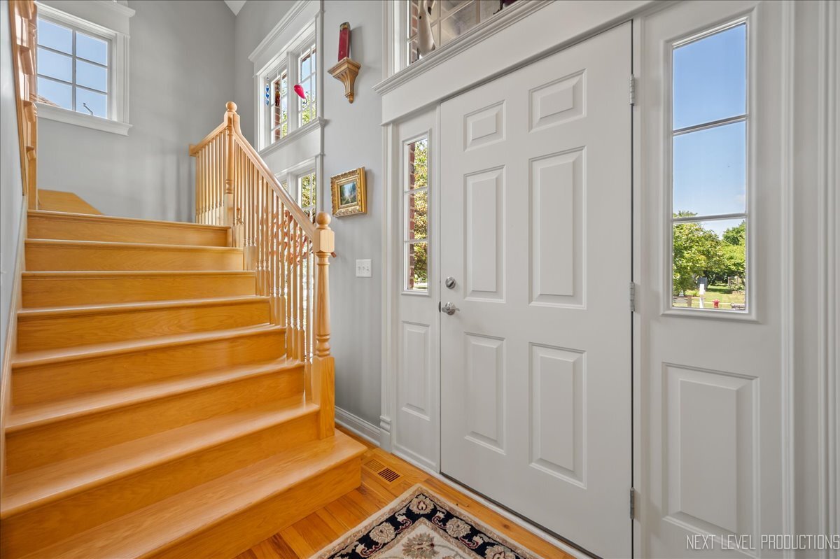 Property Photo:  609 Pine Street  IL 60554 