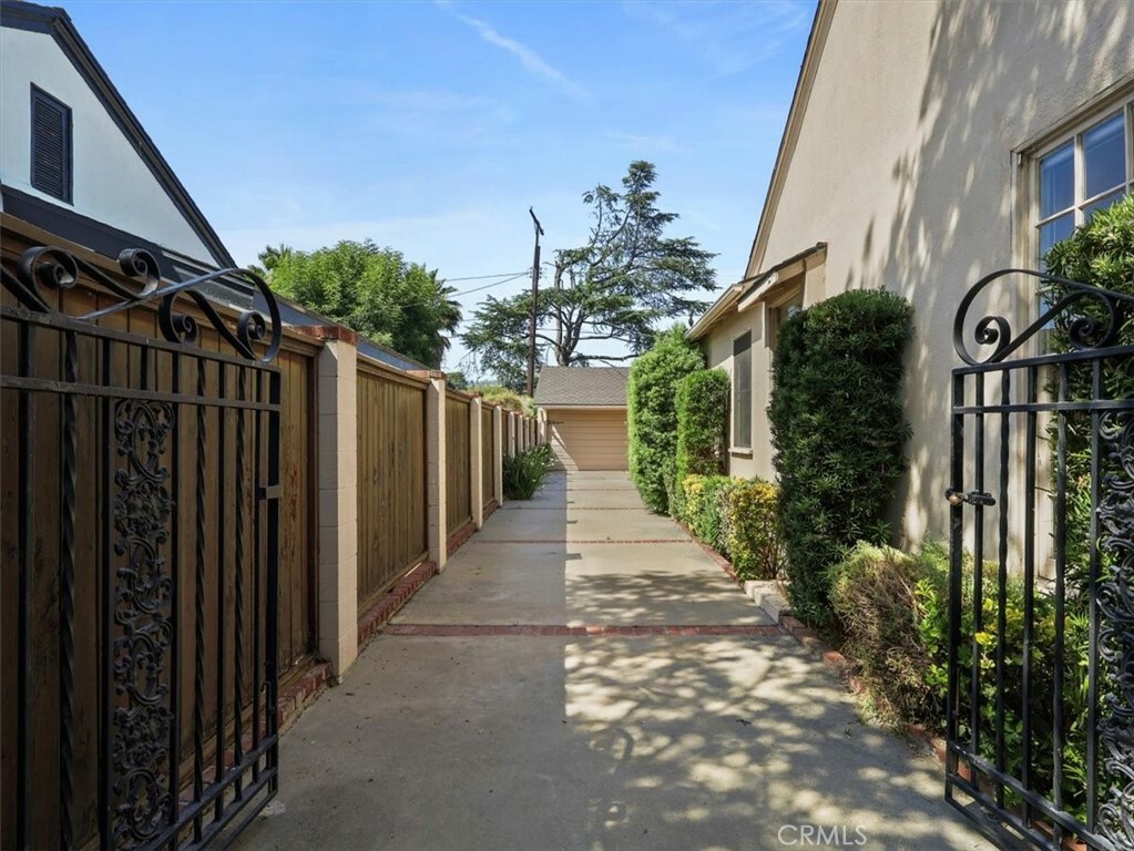 Property Photo: 13510 Valleyheart Drive N CA 91423