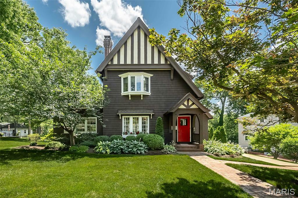 Property Photo: 444 Algonquin Place MO 63119