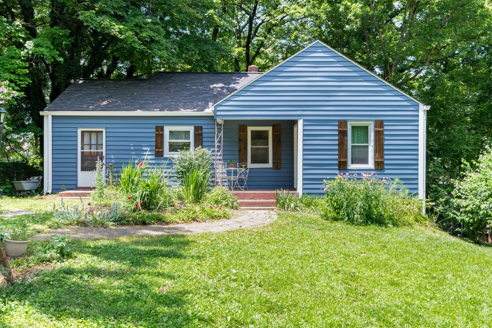 Property Photo:  208 Inglewood Dr  TN 37040 