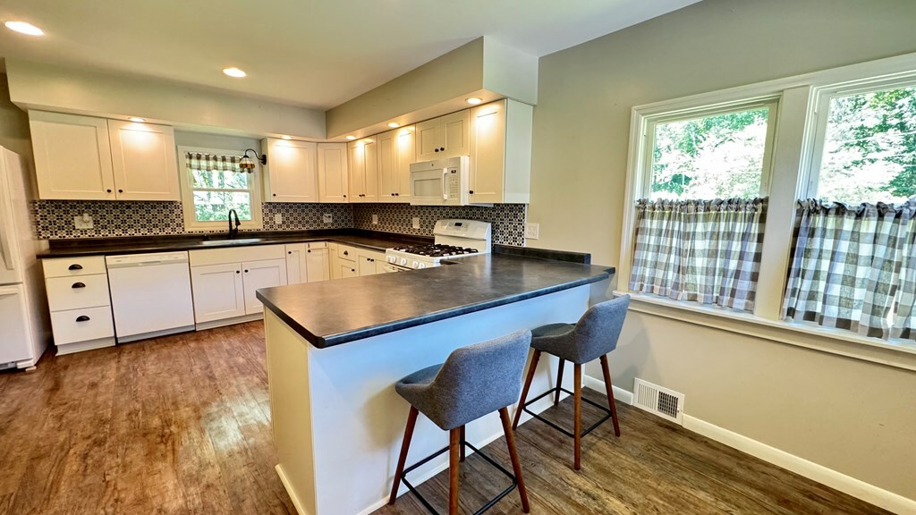 Property Photo:  1017 Pennsylvania Ave  PA 18832 