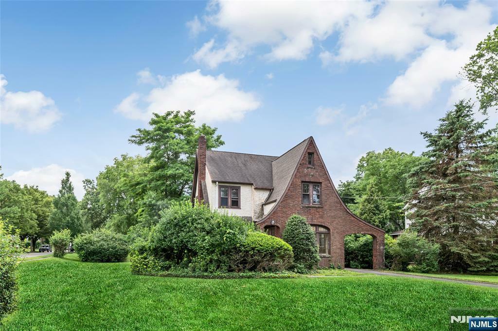 Property Photo:  332 Meadowbrook Avenue  NJ 07450 