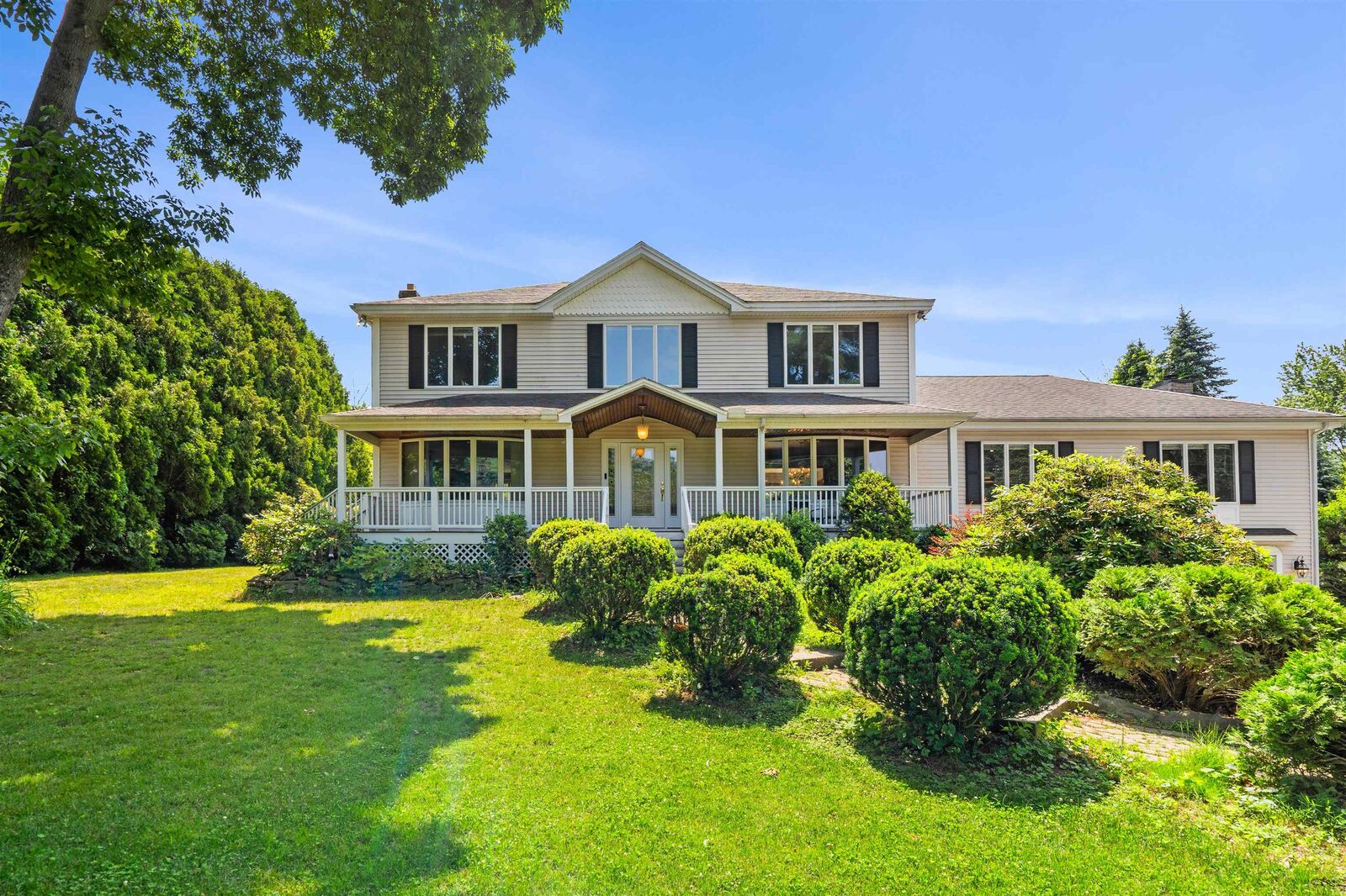 Property Photo:  10 Roy Drive  NH 03051-3538 
