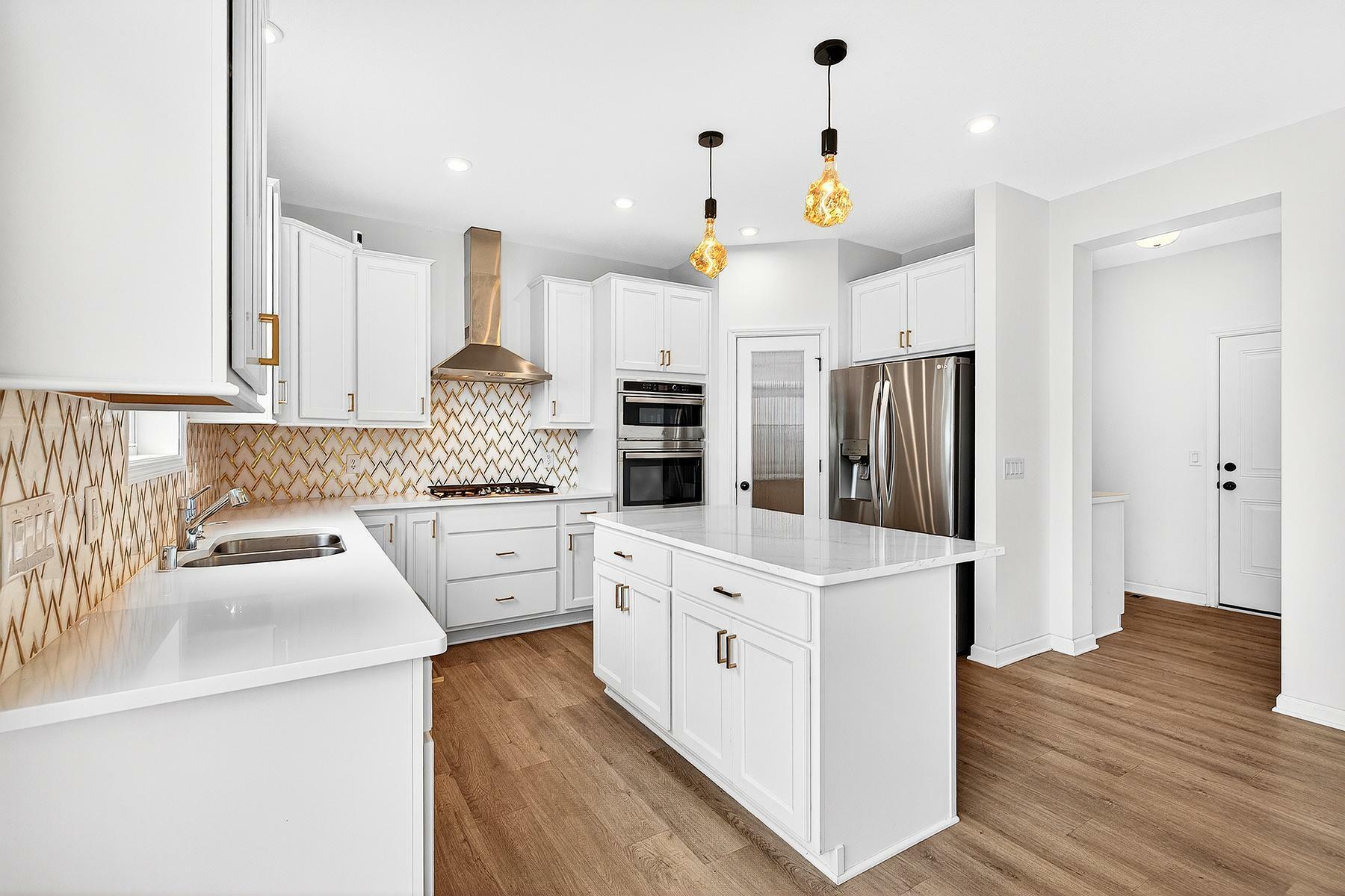 Property Photo: 4316 Woodland Cove Parkway MN 55331