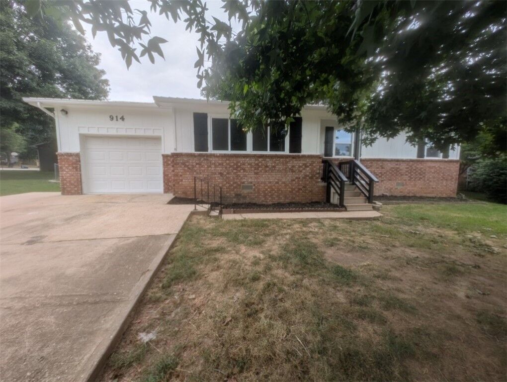 Property Photo: 914 Quail Avenue AR 72601