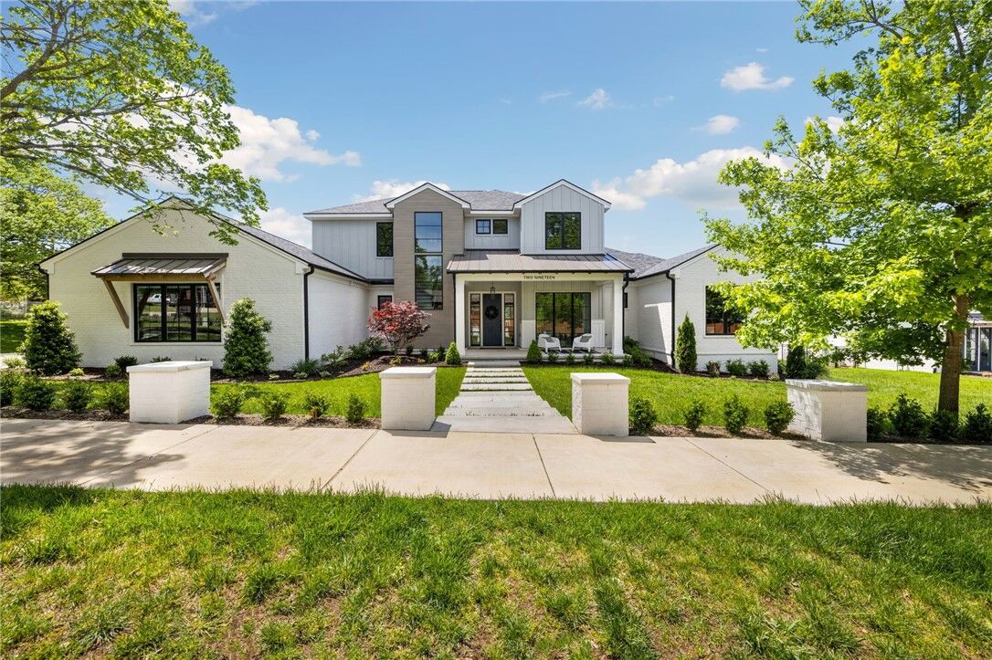 Property Photo: 219 W Lawson Street AR 72703