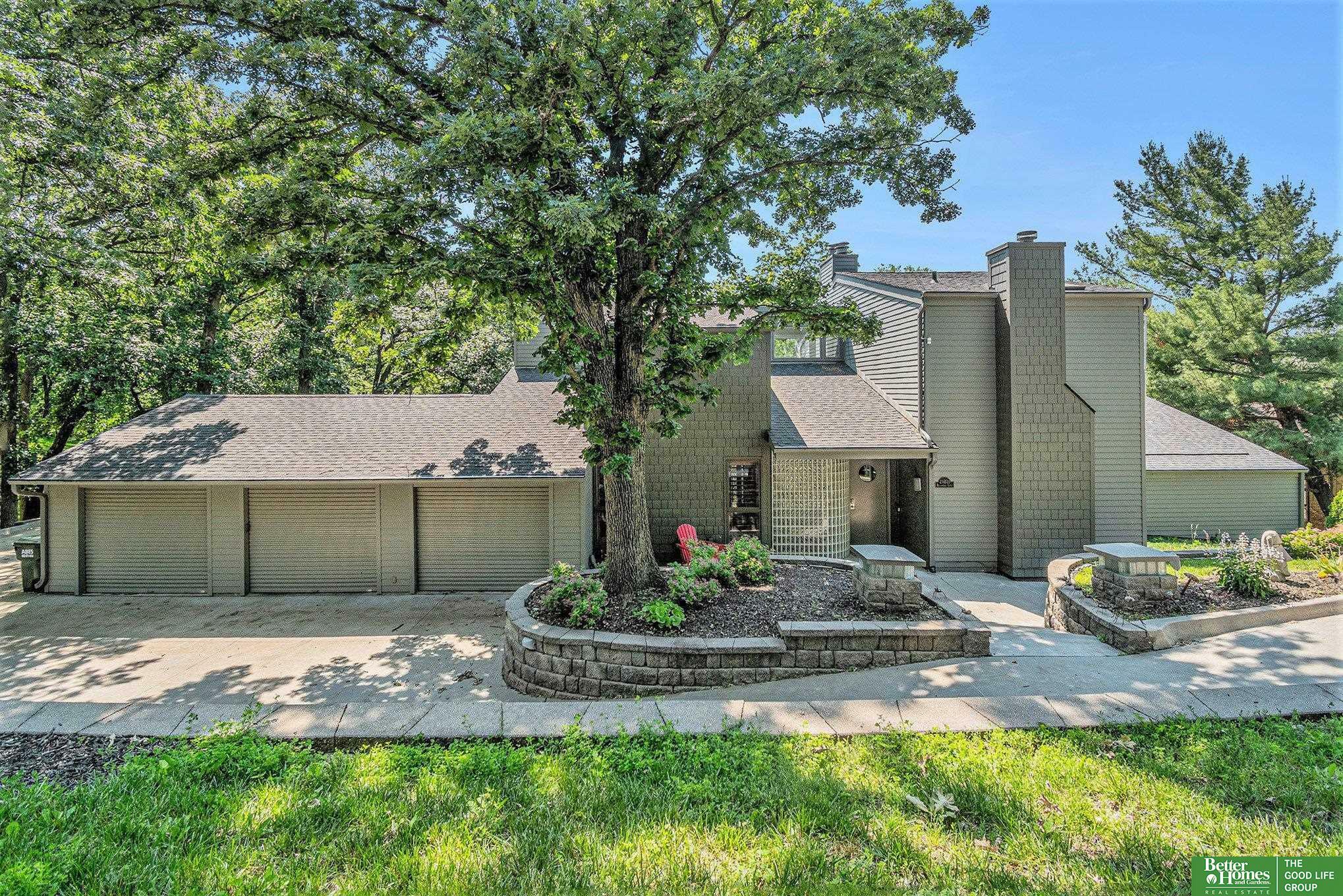 Property Photo: 21811 Hillandale Drive NE 68022