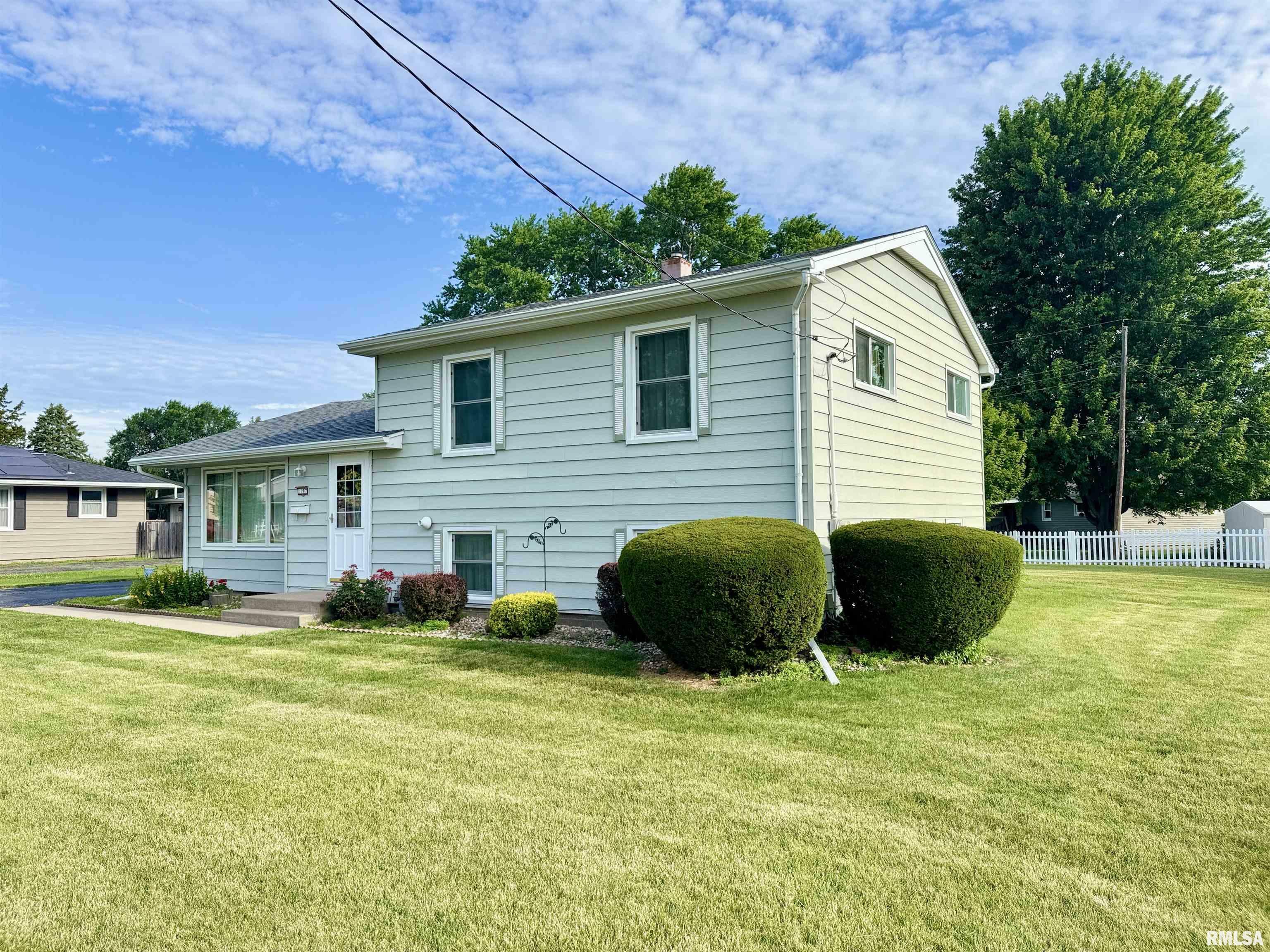 Property Photo: 1197 Bridge Avenue IL 61401