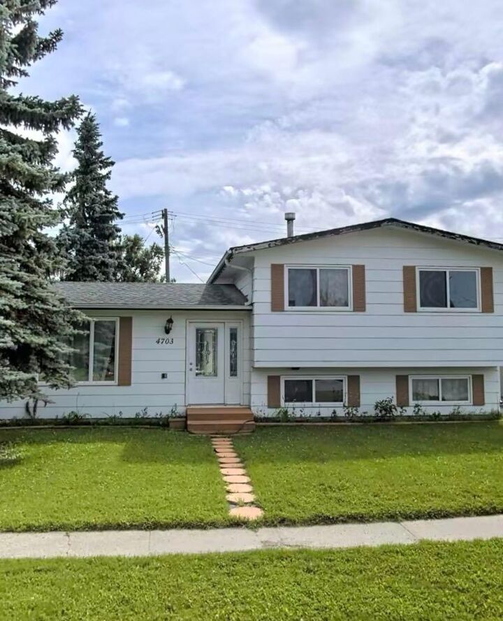 4703 55 Avenue  Whitecourt AB T7S 1A4 photo