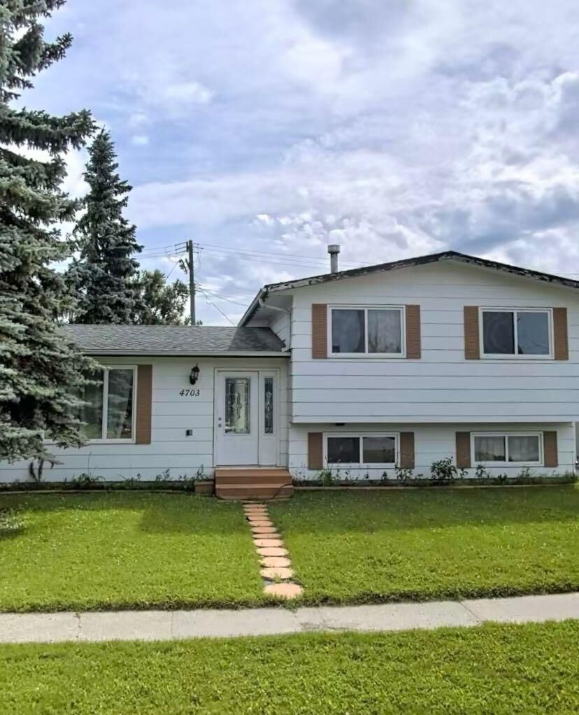 Property Photo: 4703 55 Avenue AB T7S 1A4