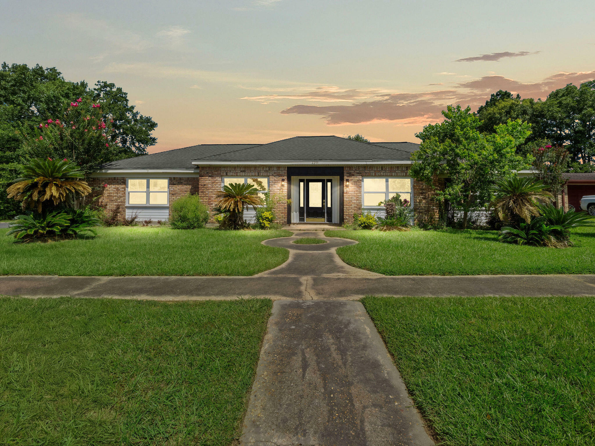 Property Photo: 2201 Woodlawn St LA 70634