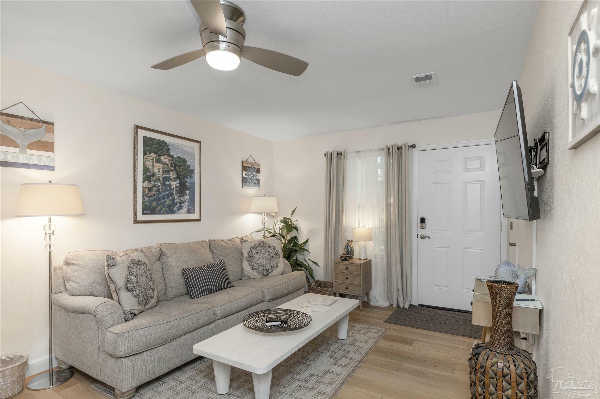 Property Photo: 3202 Redwood Ln H FL 32563