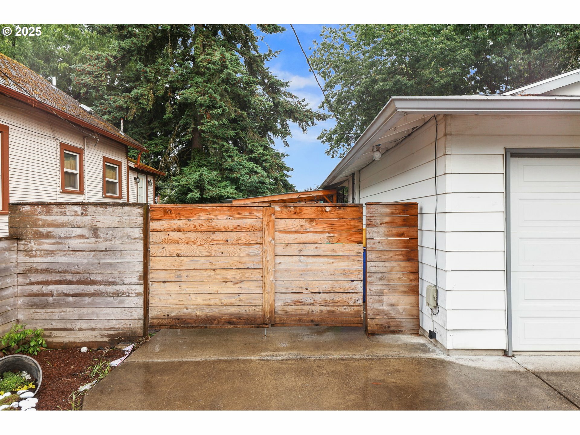 Property Photo: 5127 SE 67th Ave OR 97206
