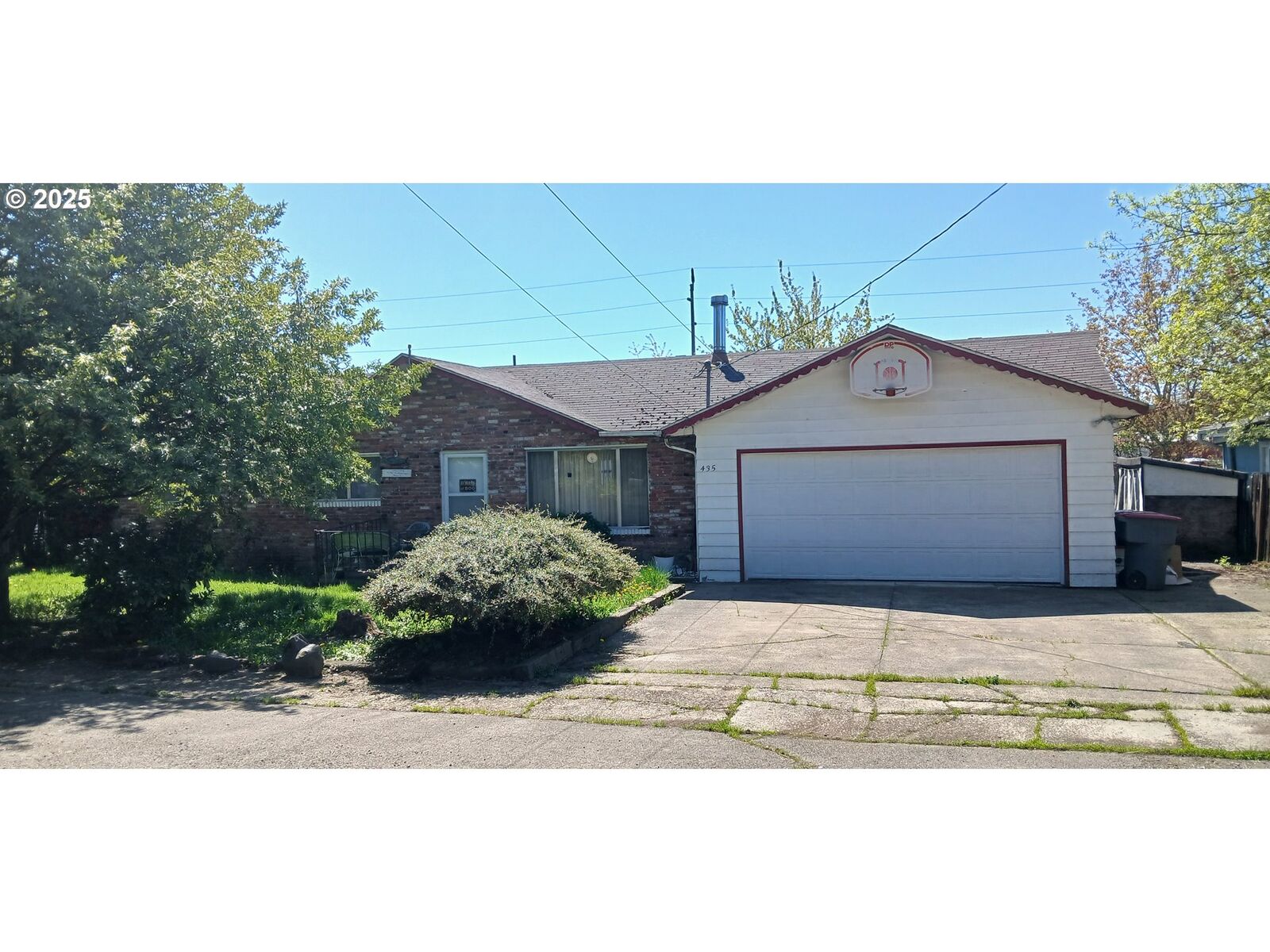 Property Photo: 435 5th St OR 97127