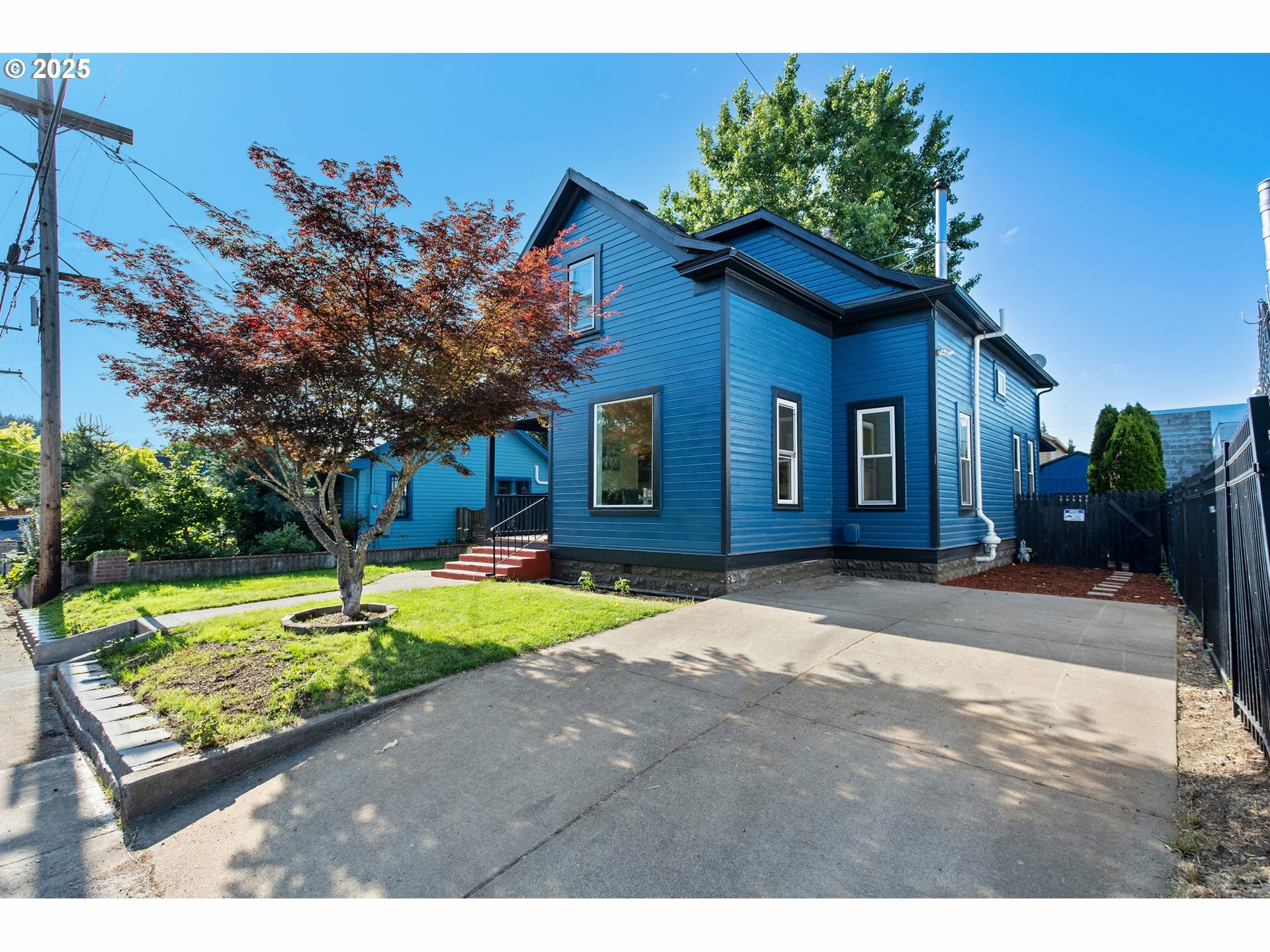 Property Photo: 8123 SE Taylor Ct OR 97215