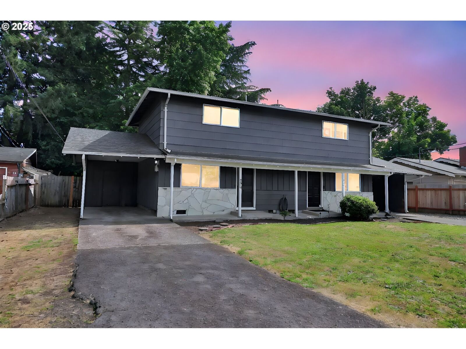 Property Photo: 522 River Loop 2 OR 97404