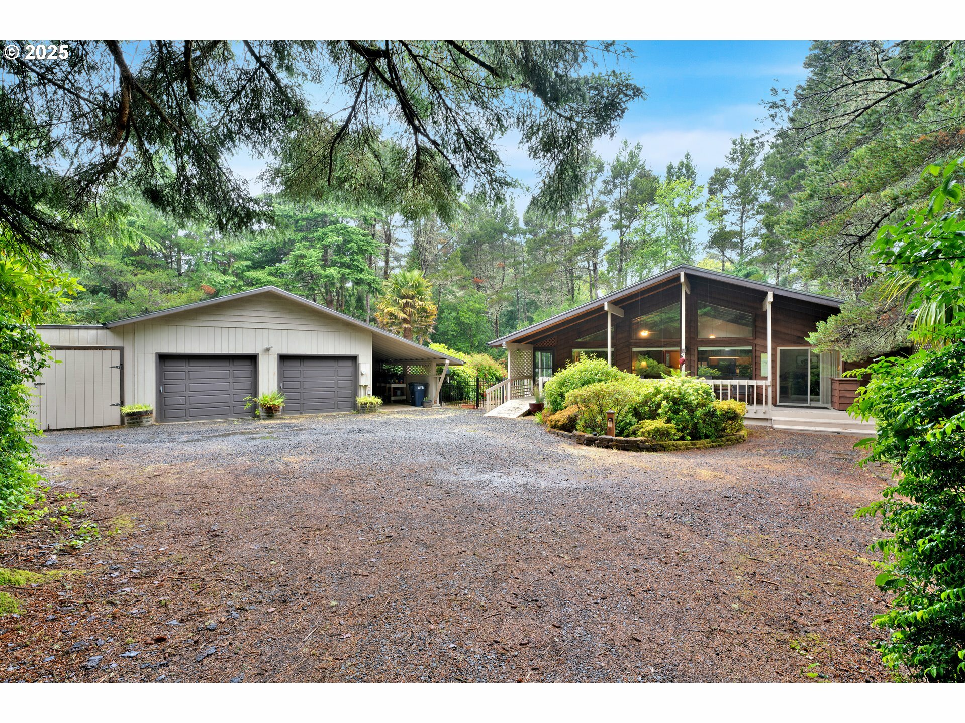 Property Photo: 88046 Woodlands Dr OR 97439