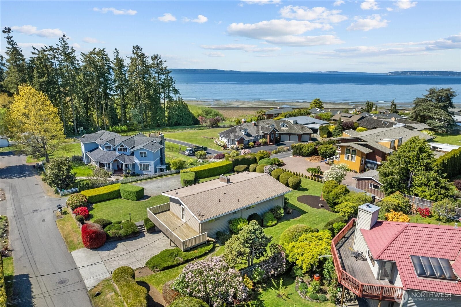 Property Photo: 731 Melody Lane WA 98020